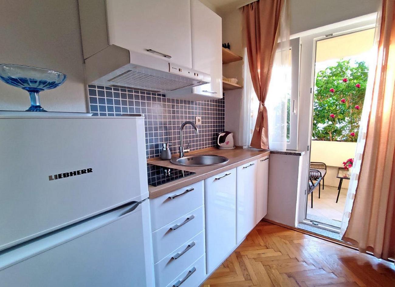 Apartments And Rooms By The Sea Tucepi, Makarska - 6058 Bagian luar foto